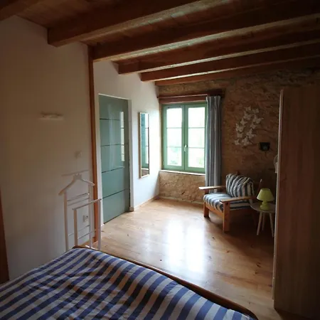 La Maison De Lassagne بيت للعطل